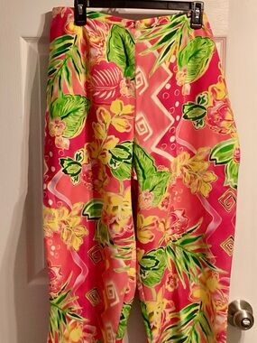 Floral Cropped Pants in Bright Pink
